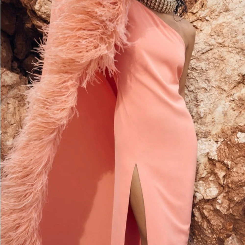 Elegant Pink One-Shoulder Dress - Picture 2 of 4